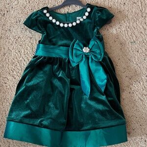 Elegant Green Kids Dress with Floral Accents